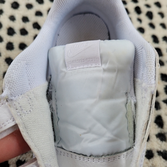 Nike white leather sneakers - size 10 - Picture 4 of 4